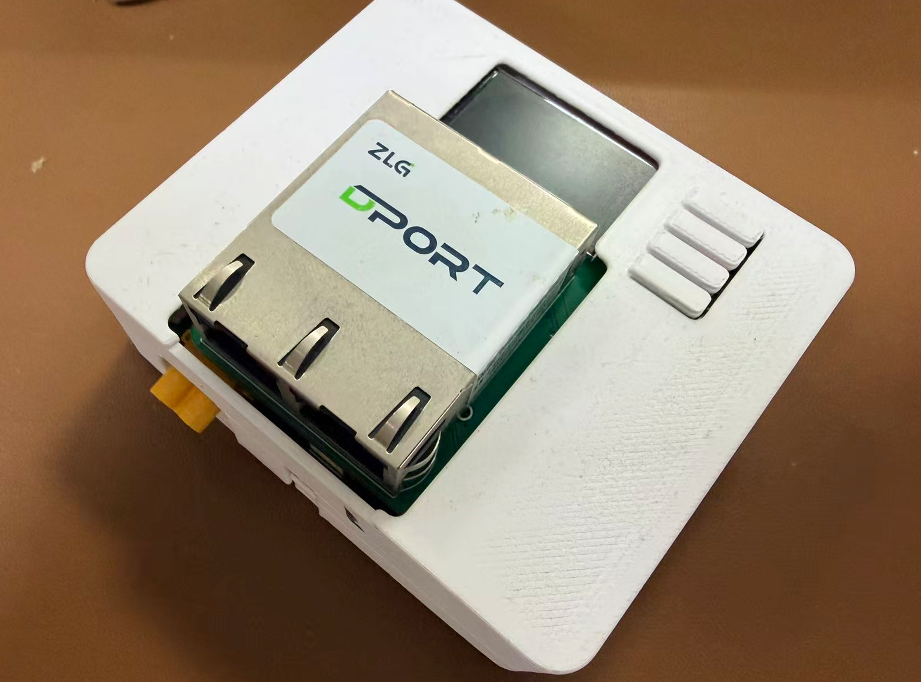 装配完成的伺服驱动器