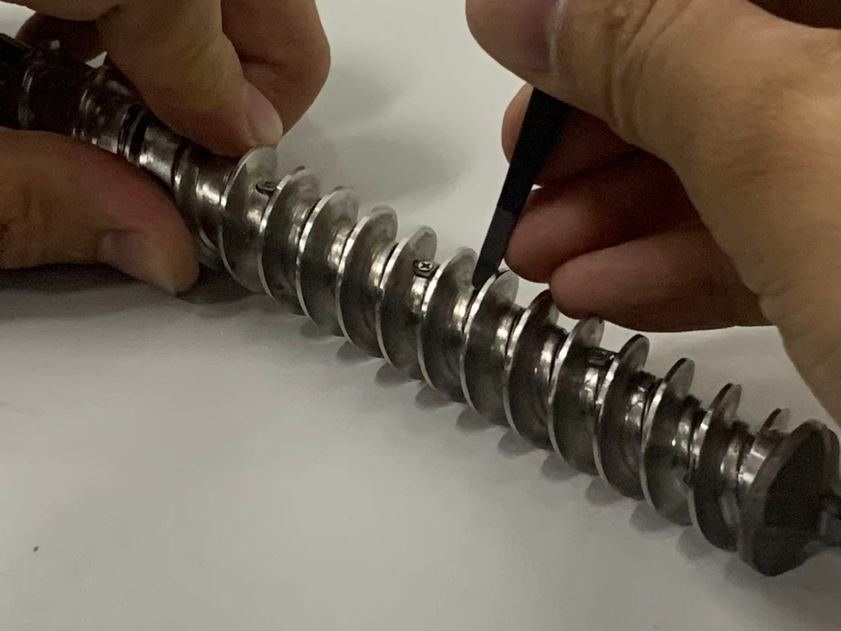 螺旋钻头热电偶嵌入